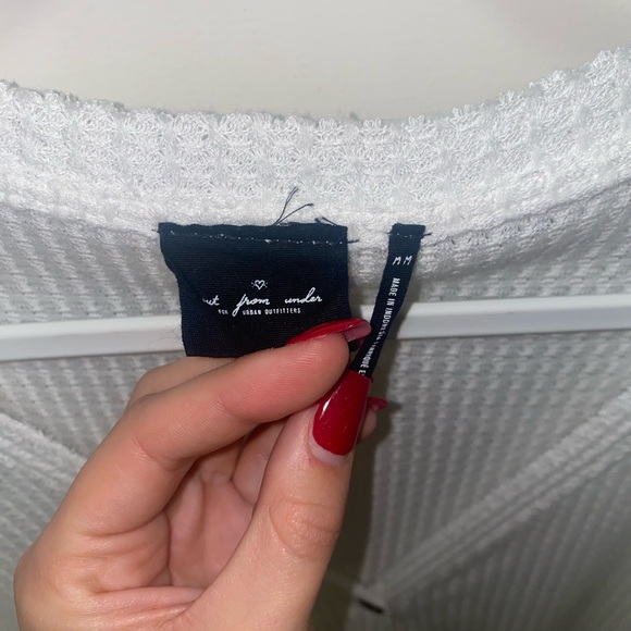 URBAN OUTFITTERS light sweater - size MEDIUM - Picture 2 of 2